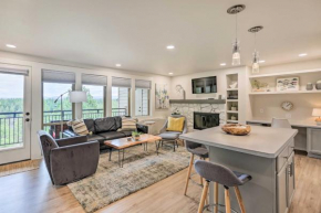 Quaint Bend Condo with Pool and Hot Tub Access!